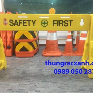 Hàng rào chắn với số lượng lớn