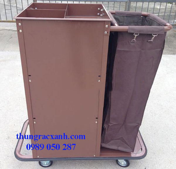 Hai mặt xe đẩy làm buồng phòng